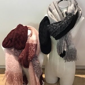 CUTE!! Scarf and Mitten Set❄️❄️